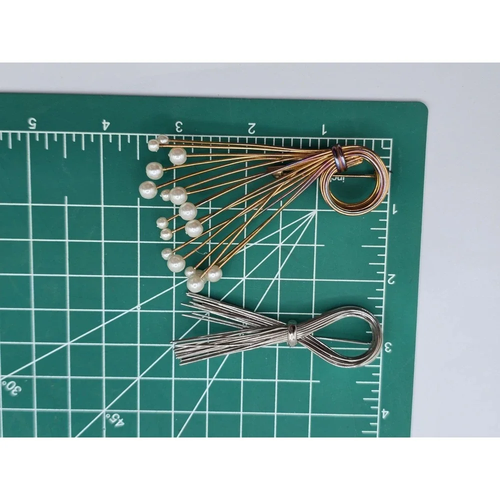 2 Vintage Wire‎ Brooches Mcm Goldtone And Silvertone
